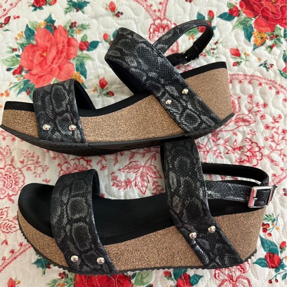 Volatile Wedges - Picture 2 of 7